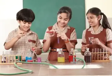 MVM school students at science lab